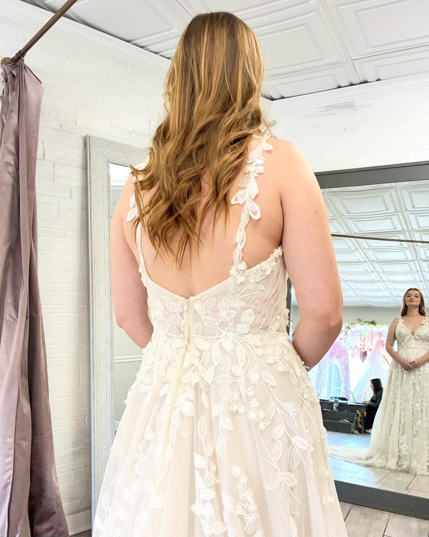 Elegant A Line Beach Tulle Wedding Dresses for Bride Lace Embroidery Wedding Gowns HE1433