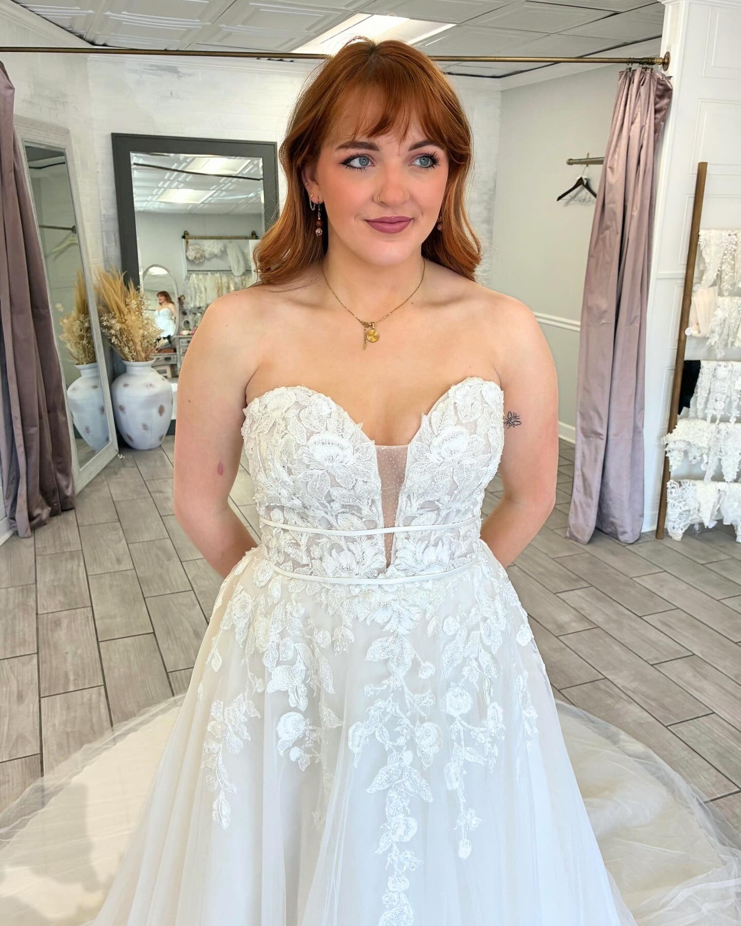 Sweetheart A Line Tulle Wedding Dresses Lace Appliqued Boho Bride Wedding Gown HE1431