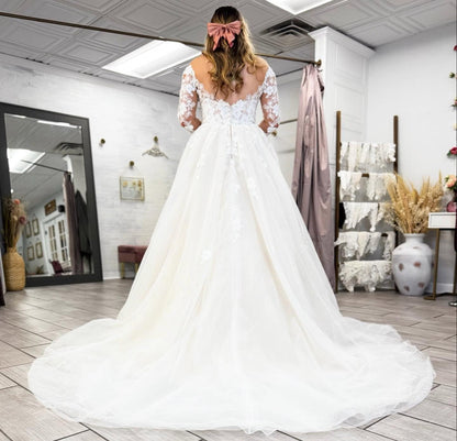 Long Sleeves A Line Beach Wedding Dresses Tulle Lace Appliqued Bride Wedding Gown HE1434