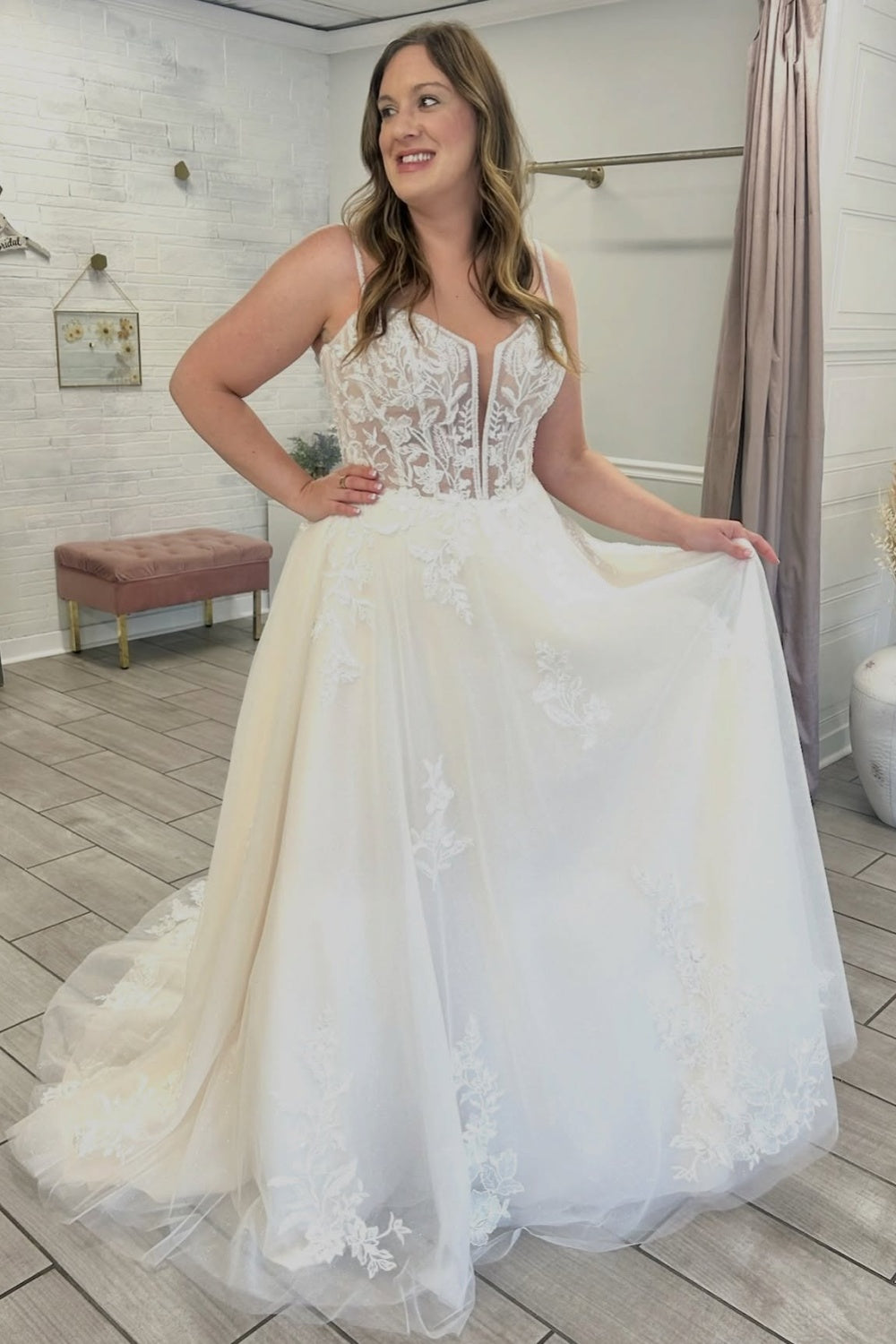 A Line Beach Wedding Dresses Sweetheart Tulle Lace Appliqued Bridal Wedding Gown HE1451