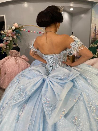 Princess Off Shoulder Lace Appliqued Quinceanera Dresses Ball Gown Sweet 16 Party Gowns HE1352