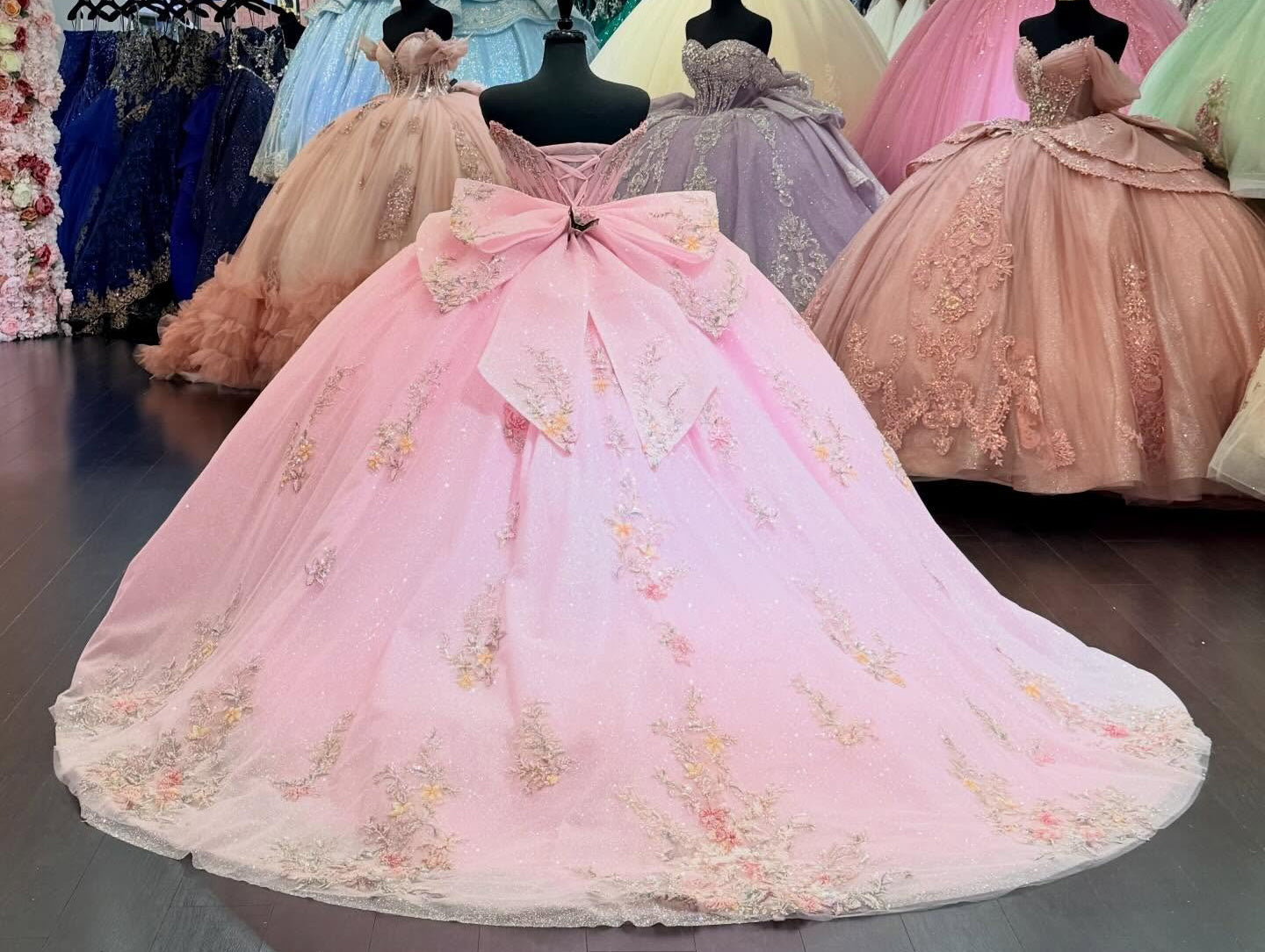 Ball Gown Tulle Lace Appliqued Pink Quinceanera Dresses Sweetheart Birthday Party Gowns HE1366