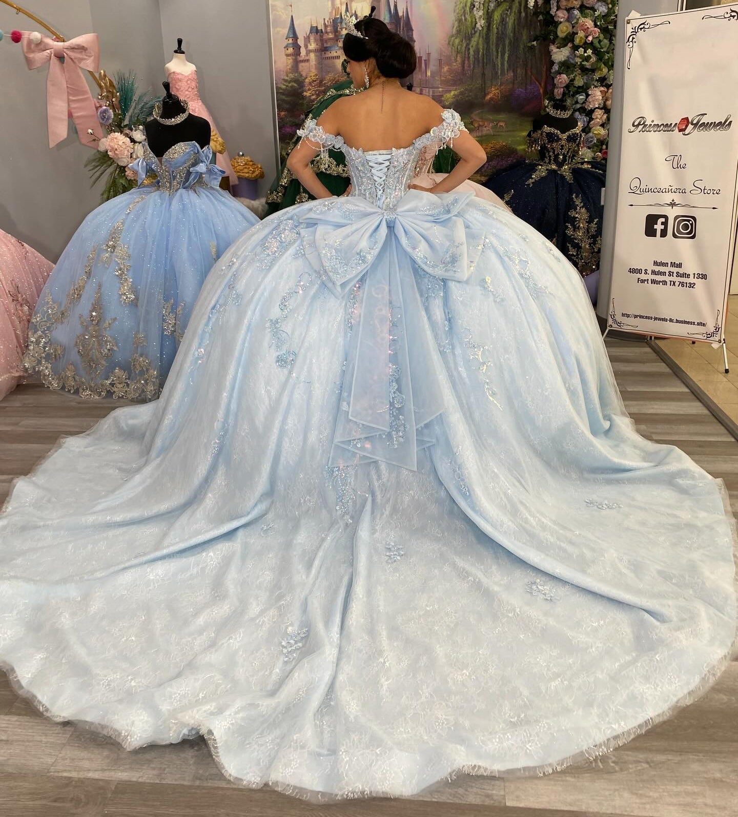 Princess Off Shoulder Lace Appliqued Quinceanera Dresses Ball Gown Sweet 16 Party Gowns HE1352