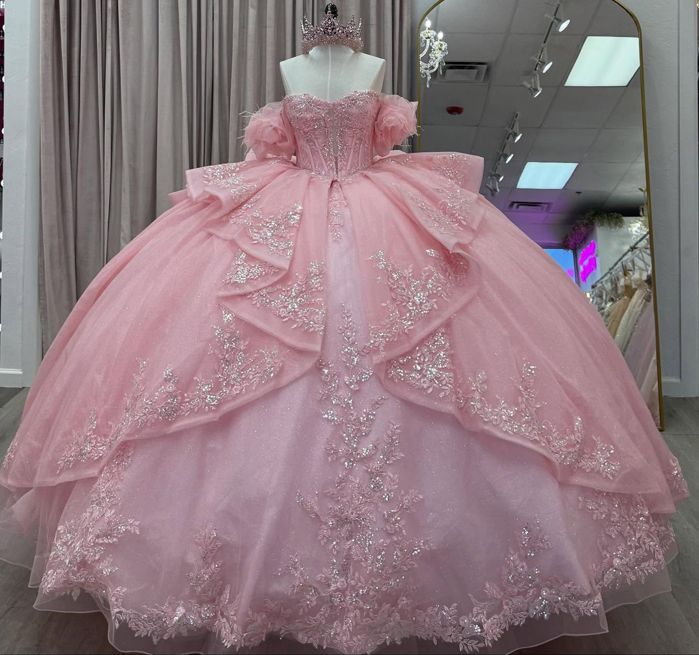 Tulle Lace Appliqued Pink Quinceanera Dresses Ball Gown Sweet 15 Birthday Gowns HE1301