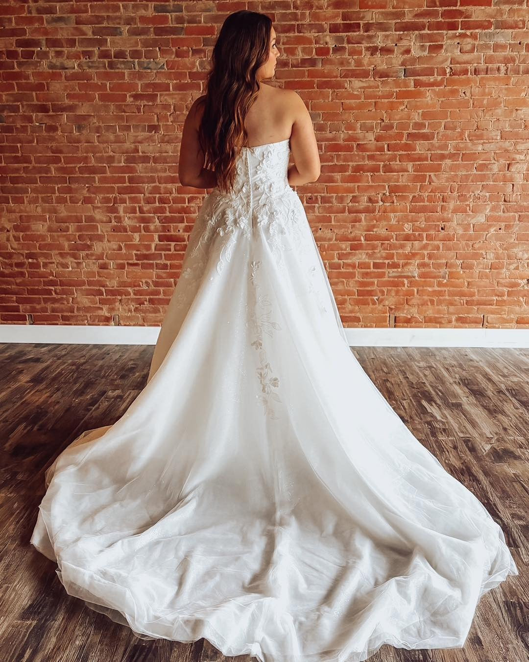 Sweetheart A Line Beach Wedding Dresses Tulle Lace Appliqued Wedding Gowns for Women HE1235