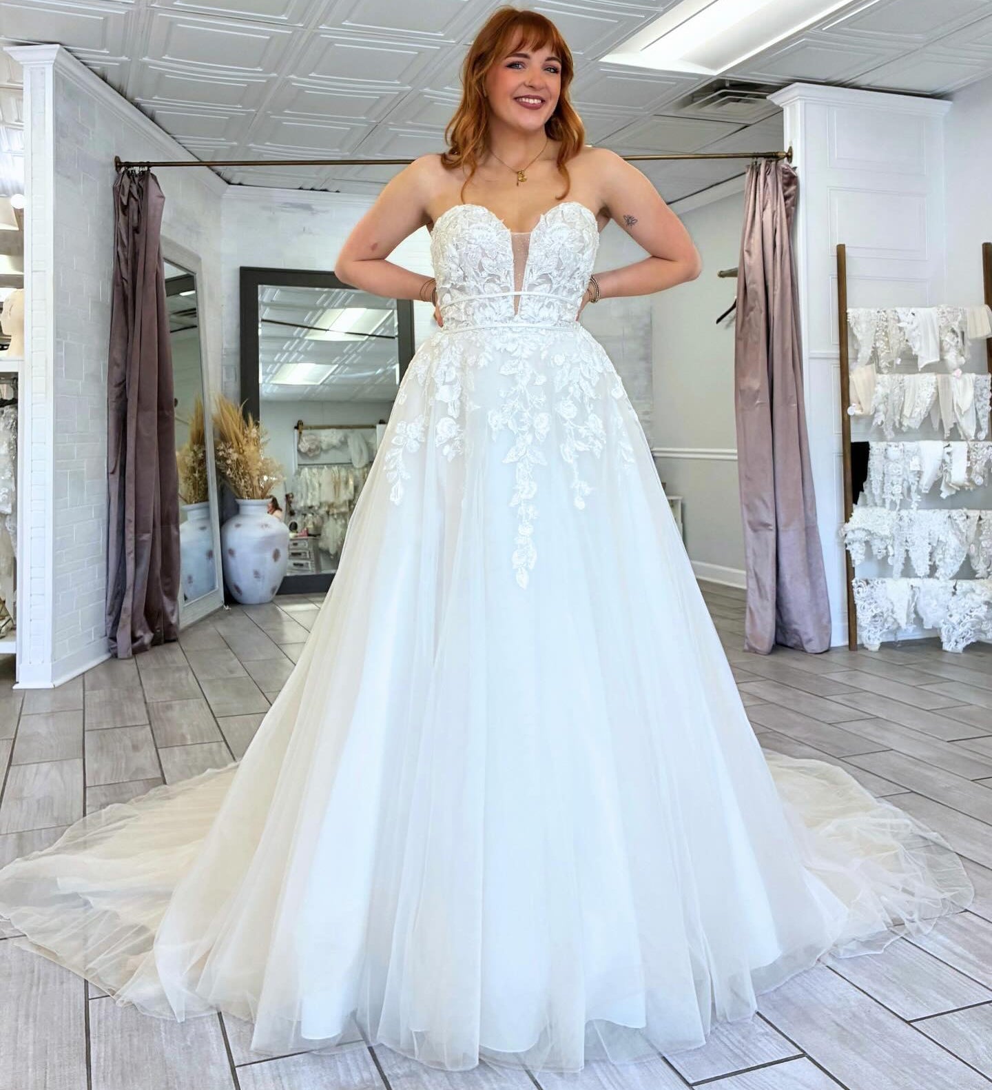 Sweetheart A Line Tulle Wedding Dresses Lace Appliqued Boho Bride Wedding Gown HE1431