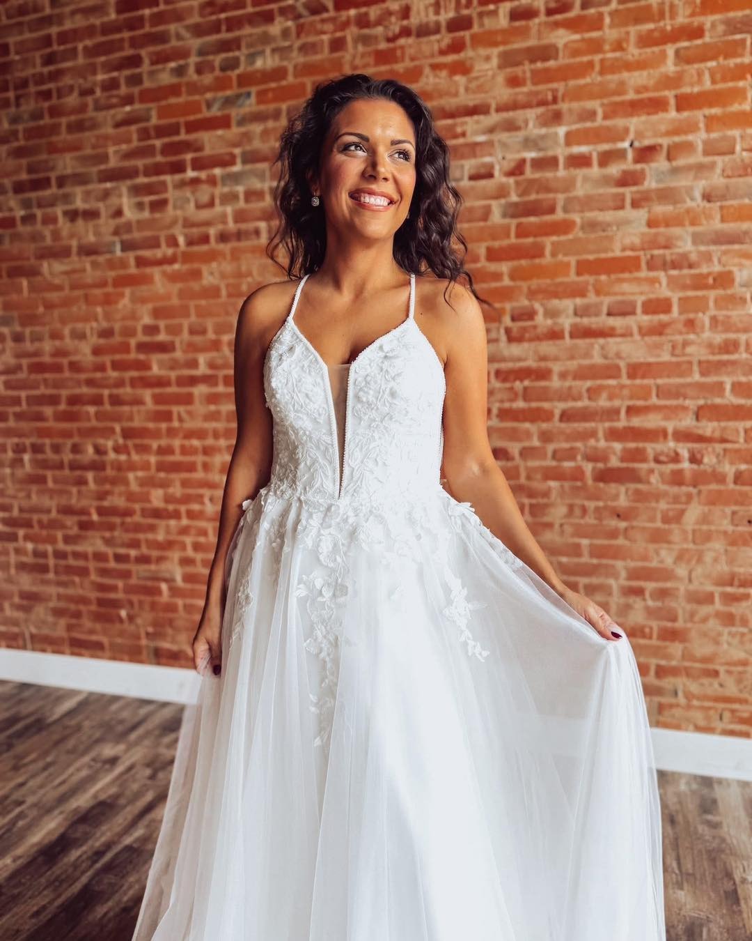 A Line Beach Tulle Wedding Dresses Lace Appliqued Boho Wedding Gowns for Bride HE1426