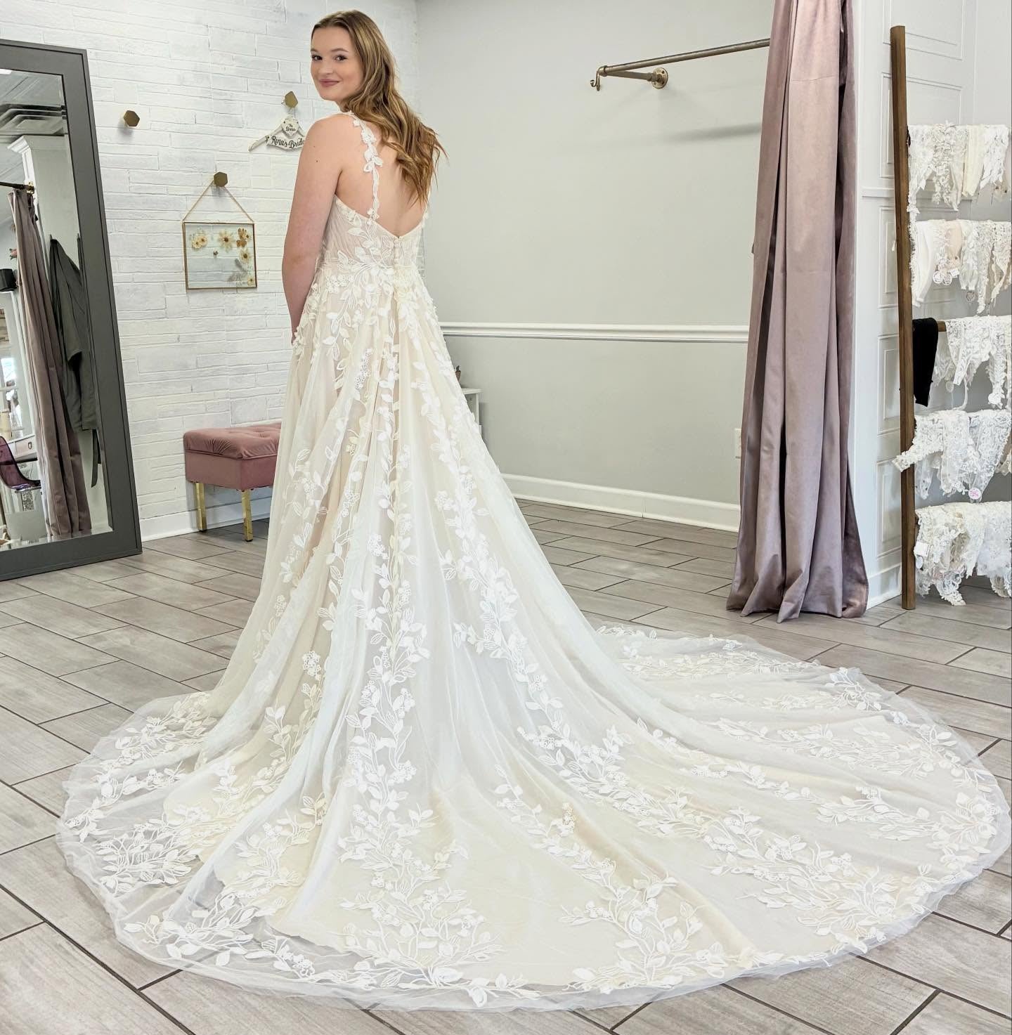 Elegant A Line Beach Tulle Wedding Dresses for Bride Lace Embroidery Wedding Gowns HE1433