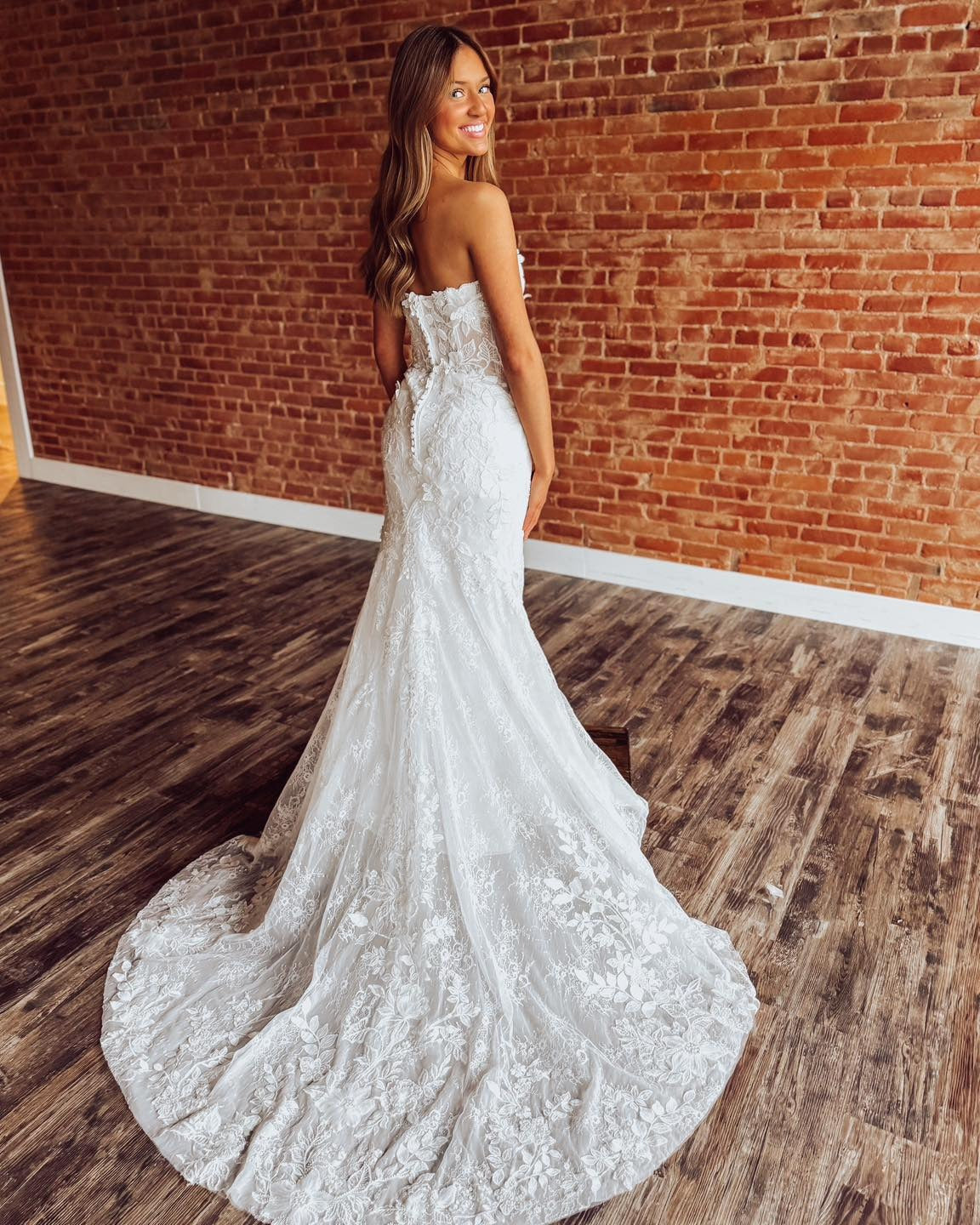 Strapless Mermaid Tulle Bridal Wedding Dresses Lace Appliqued Bride Wedding Gowns HE1337