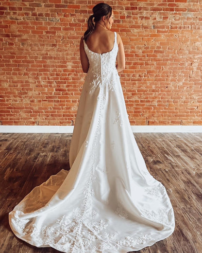 Women's A Line Satin Lace Wedding Dresses Flower Appliqued Bridal Wedding Gown HE1335
