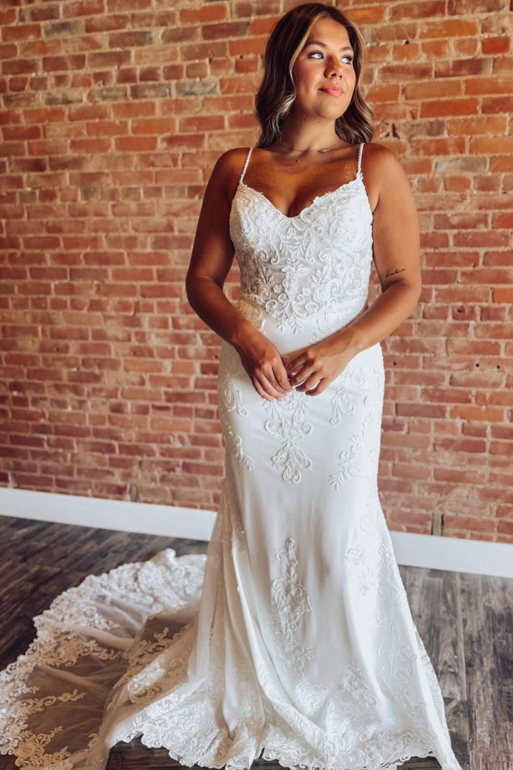 Women's Satin Lace Appliqued Wedding Dresses for Bride V Neck Wedding Gowns HE1424