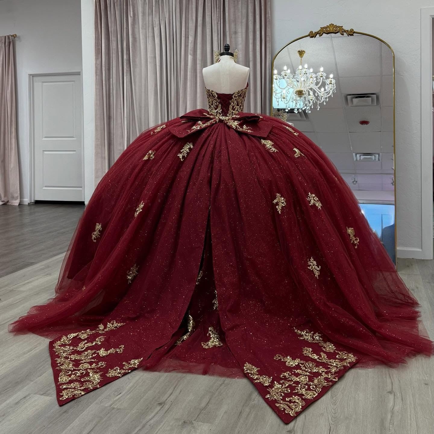 Sweetheart Ball Gown Red Quinceanera Dresses Strapless Appliqued Sweet 16 Party Gowns HE1299