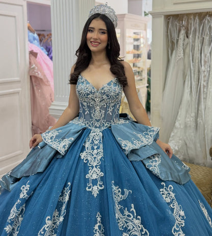 Glittery Tulle Appliqued Quinceanera Dresses V Neck Elegant Sweet 16 Party Gowns HE1401