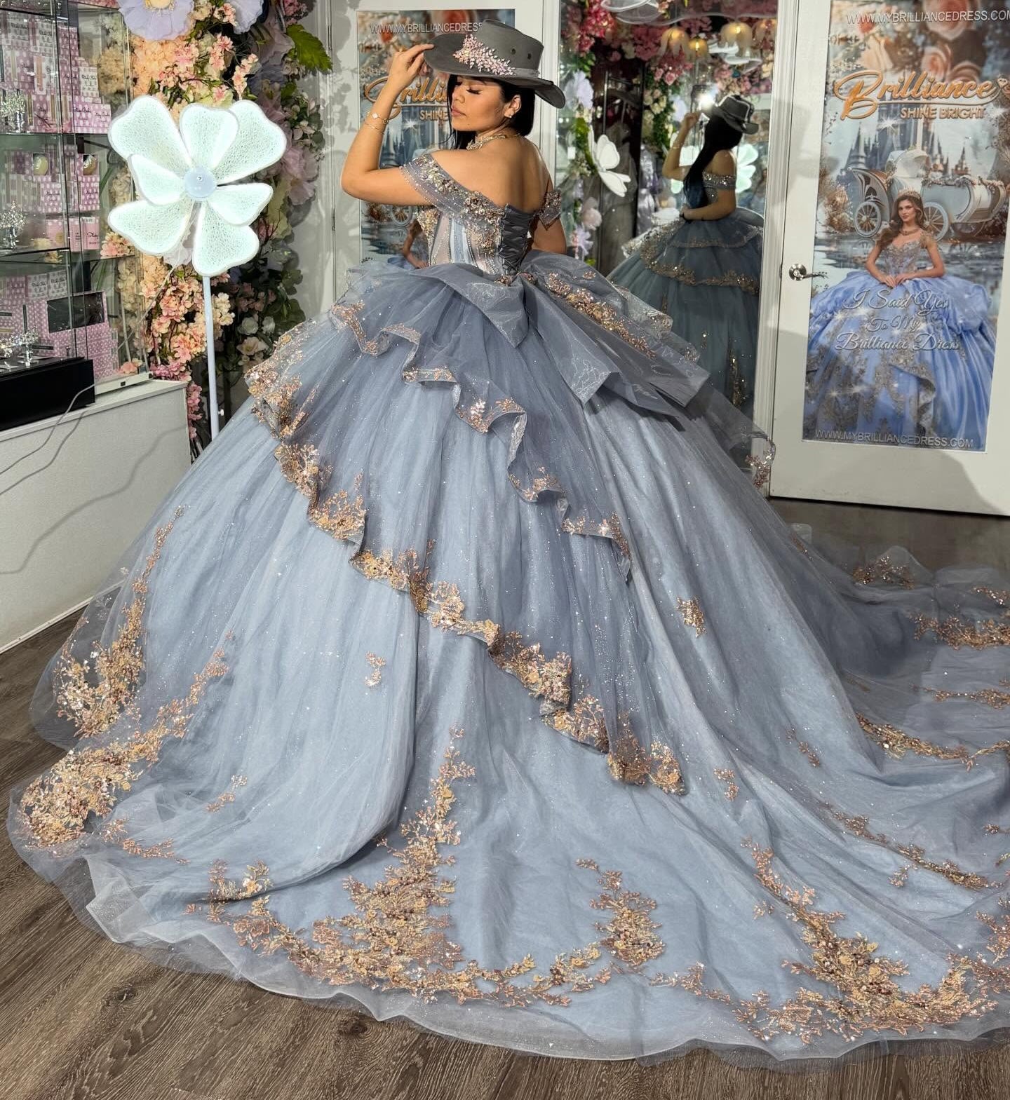 Off Shoulder Lace Appliqued Sweet 15 Quinceanera Dresses Princess Birthday Party Gowns HE1358