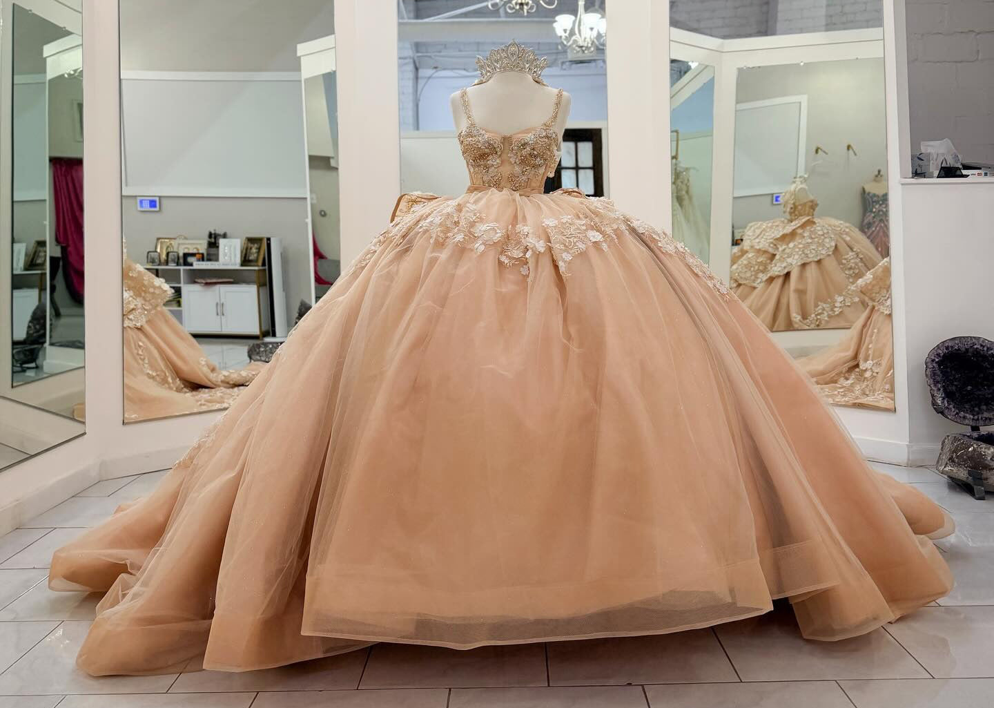 Gorgeous Ball Gown Princess Quinceanera Dresses Sweet 15 Lace Appliqued Party Gowns HE1256