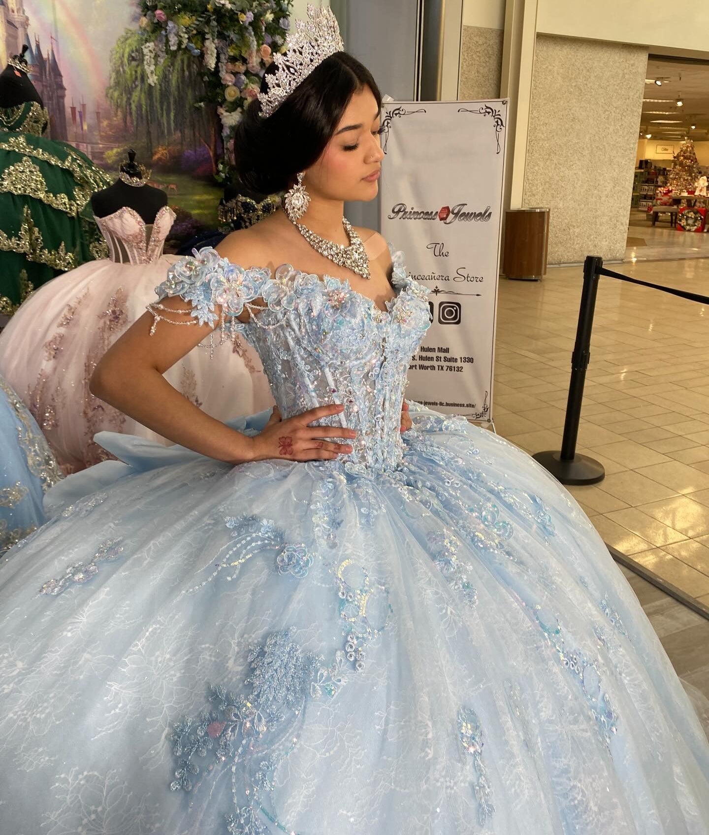 Princess Off Shoulder Lace Appliqued Quinceanera Dresses Ball Gown Sweet 16 Party Gowns HE1352
