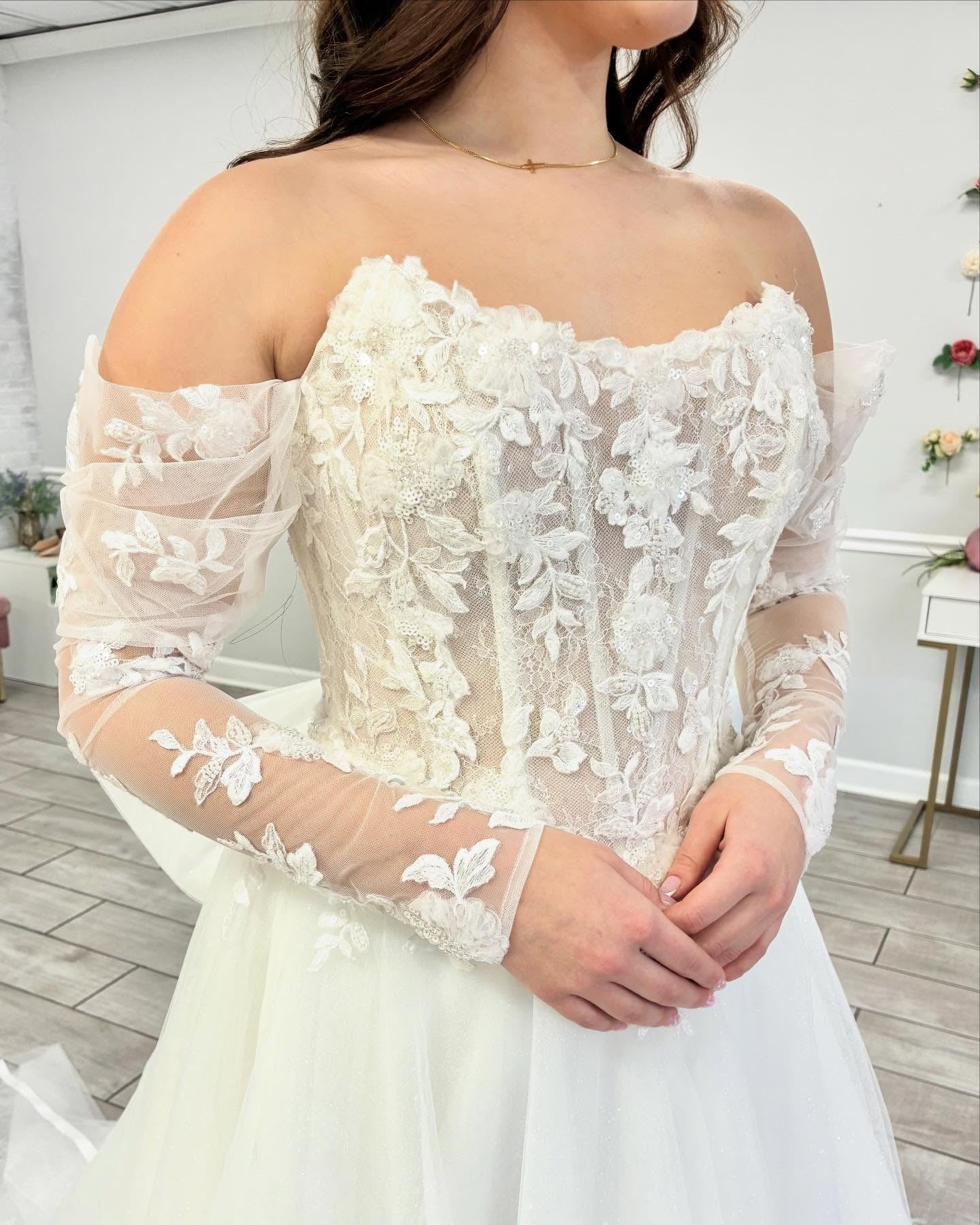 A Line Boho Wedding Dresses Tulle Lace Appliqued Long Sleeves Bridal Wedding Gown HE1437