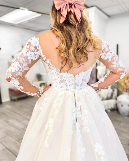 Long Sleeves A Line Beach Wedding Dresses Tulle Lace Appliqued Bride Wedding Gown HE1434