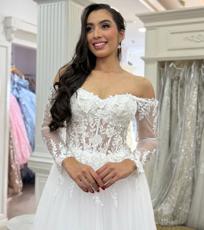 Long Sleeves A Line Wedding Dresses Tulle Appliqued Beach Bridal Wedding Gowns HE1347
