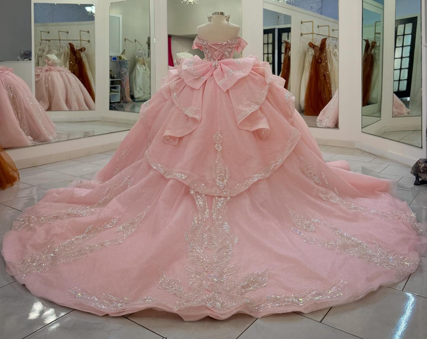 Ball Gown Luxury Crystal Beaded Quinceanera Dresses Pink Sweet 15 Birthday Gown HE1277