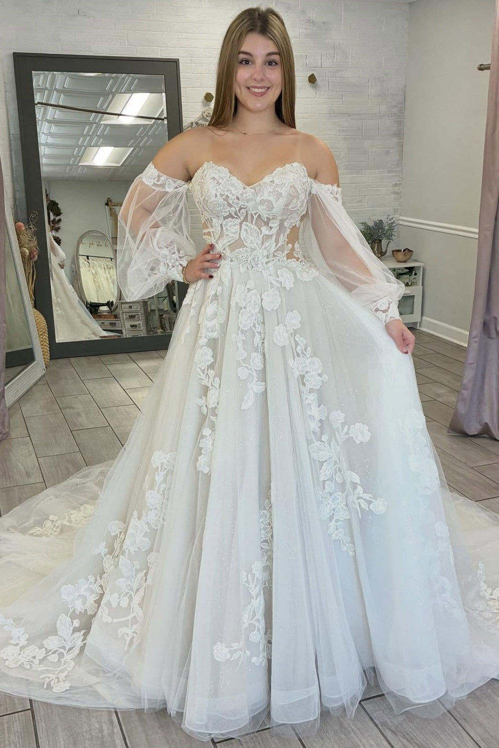 Long Sleeves Beach Bride Wedding Gowns A Line Lace Appliquedd Wedding Dress HE1438