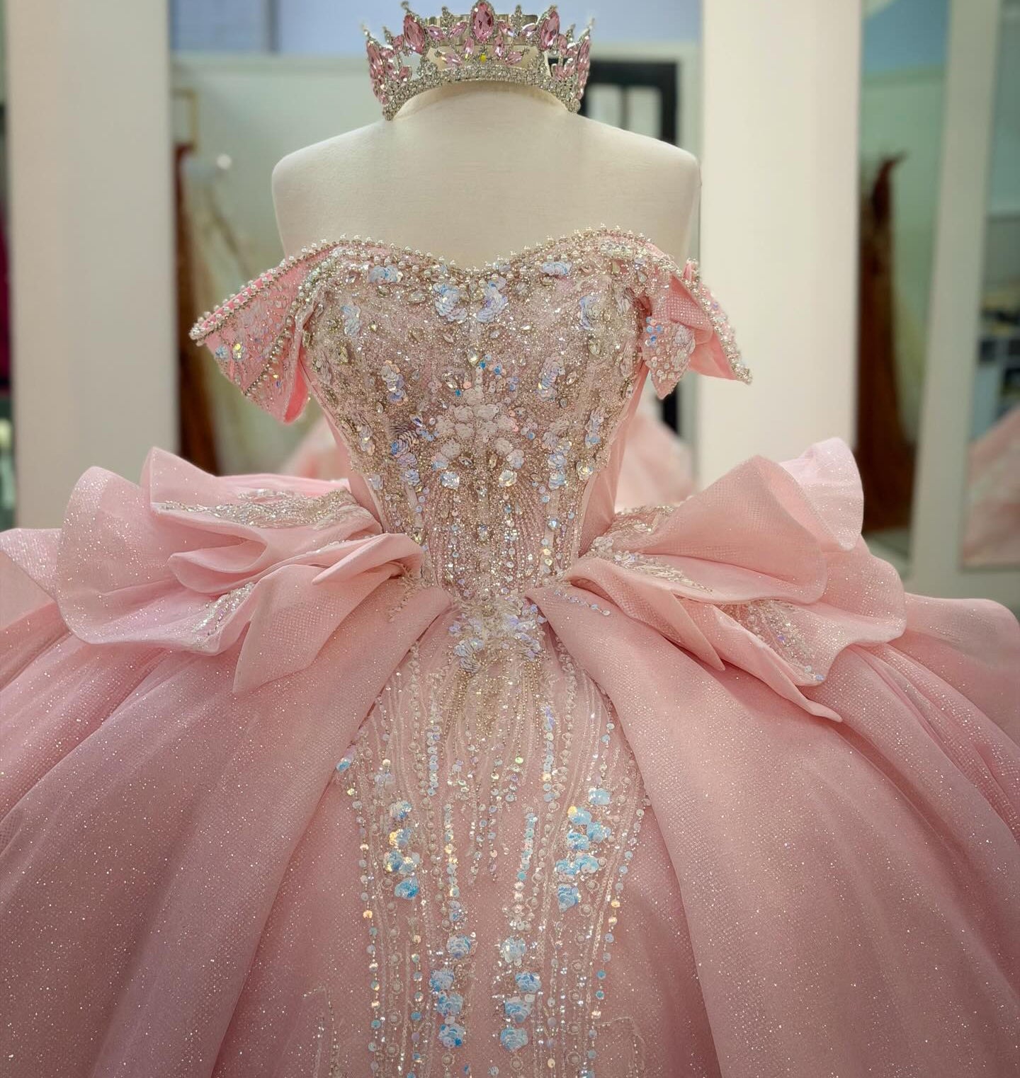 Ball Gown Luxury Crystal Beaded Quinceanera Dresses Pink Sweet 15 Birthday Gown HE1277