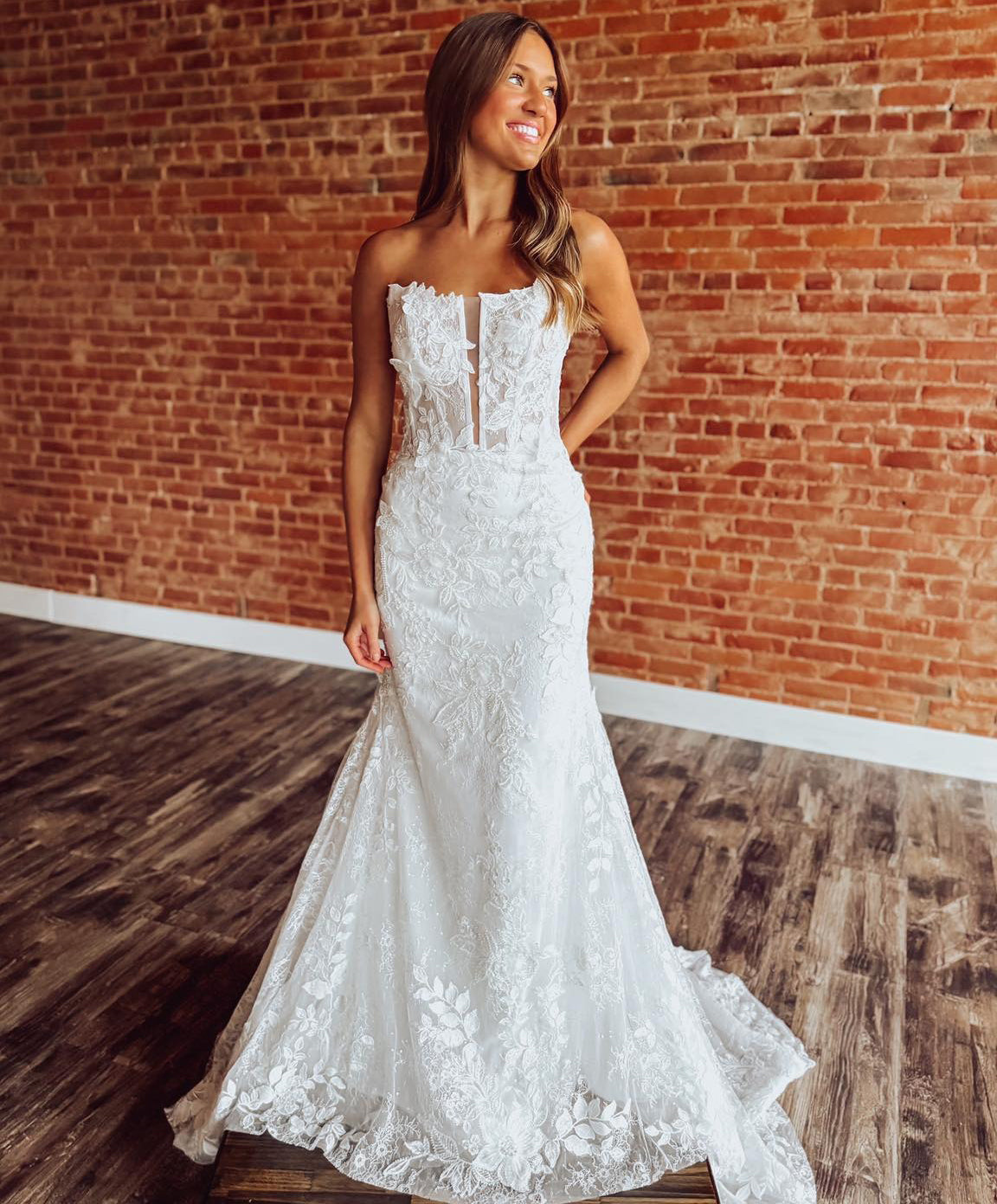 Strapless Mermaid Tulle Bridal Wedding Dresses Lace Appliqued Bride Wedding Gowns HE1337