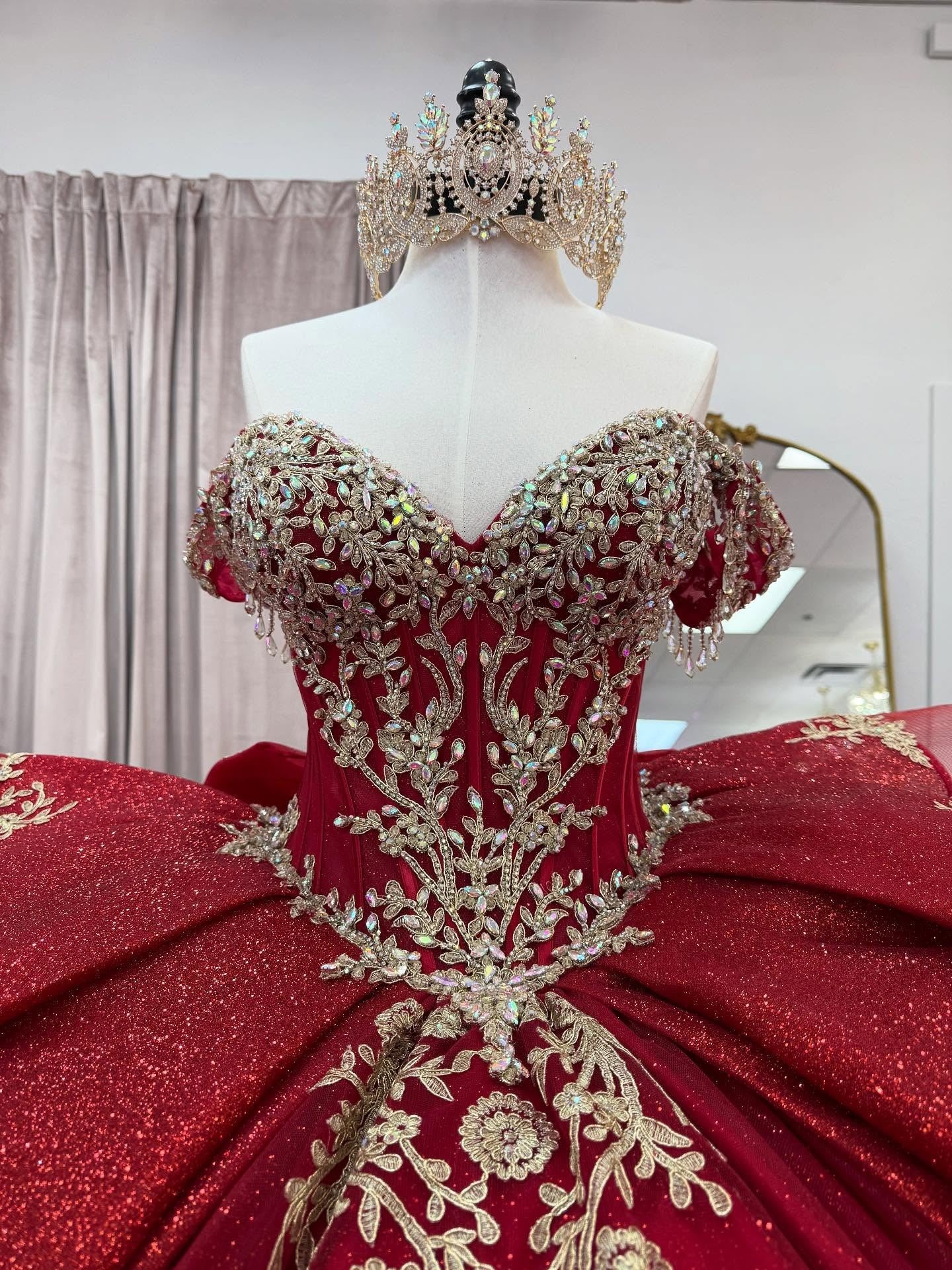 Off Shoulder Red Quinceanera Dresses Tulle Lace Appliqued Sweet 15 Birthday Gown HE1300
