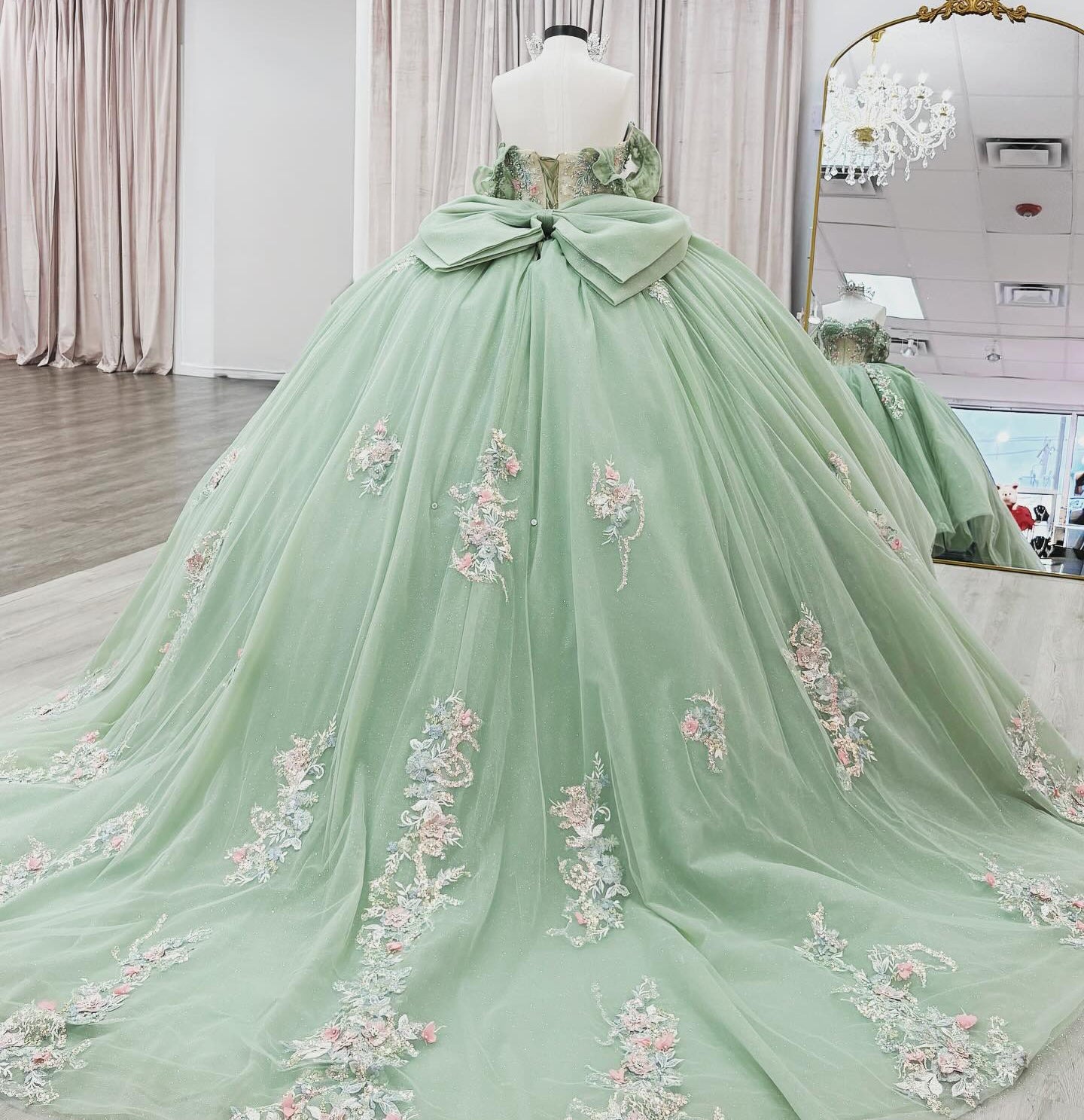 Princess Tulle Appliqued Green Quinceanera Dresses Corset Beaded Photoshoot Dress HE1304