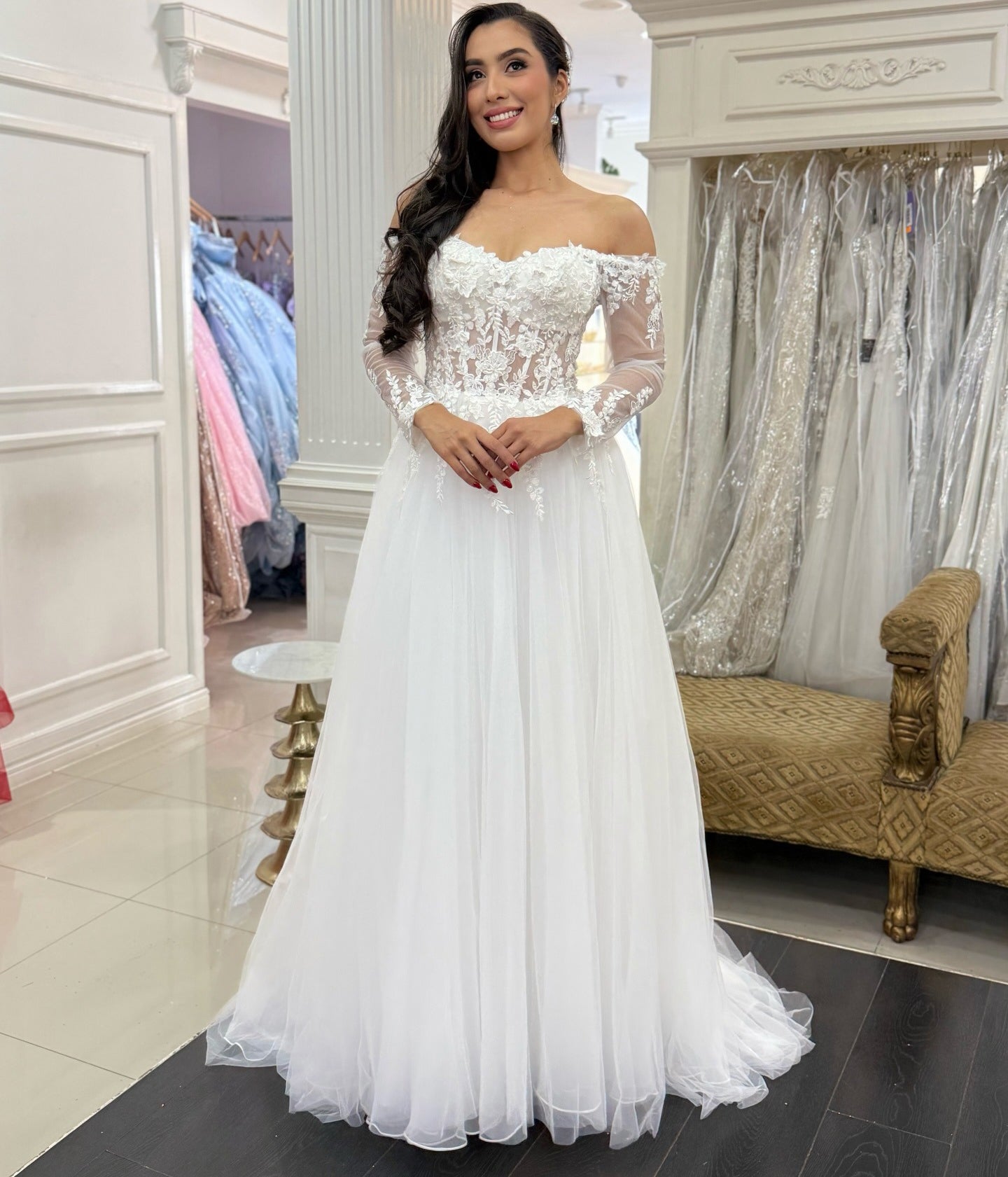 Long Sleeves A Line Wedding Dresses Tulle Appliqued Beach Bridal Wedding Gowns HE1347