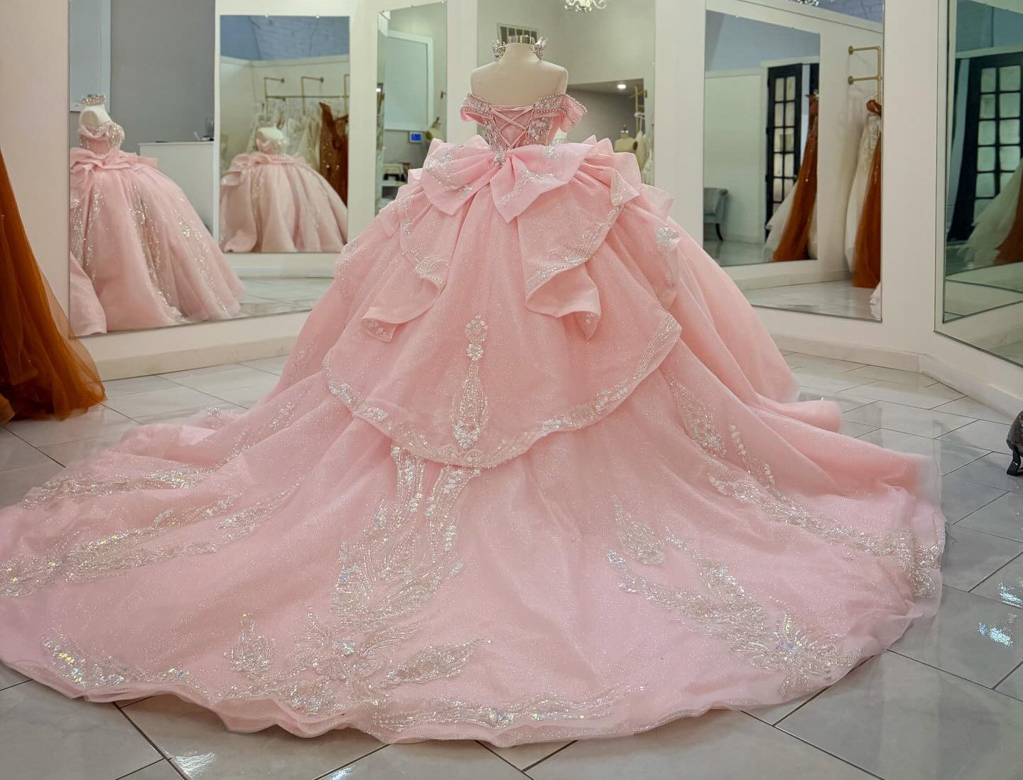 Ball Gown Luxury Crystal Beaded Quinceanera Dresses Pink Sweet 15 Birthday Gown HE1277