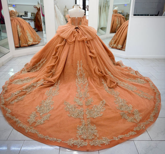 Gorgeous Tulle Lace Appliqued Quinceanera Dresses Off Shoulder Sweet 15 Birthday Gowns HE1360