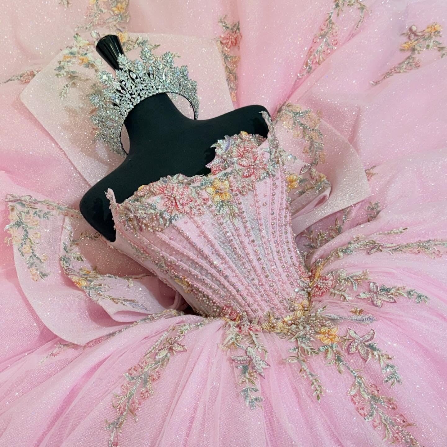 Ball Gown Tulle Lace Appliqued Pink Quinceanera Dresses Sweetheart Birthday Party Gowns HE1366