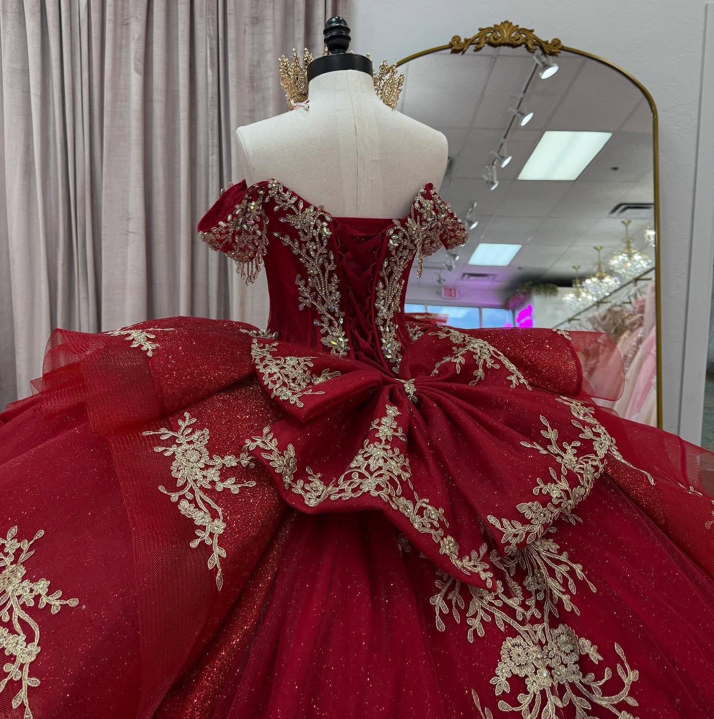 Off Shoulder Red Quinceanera Dresses Tulle Lace Appliqued Sweet 15 Birthday Gown HE1300