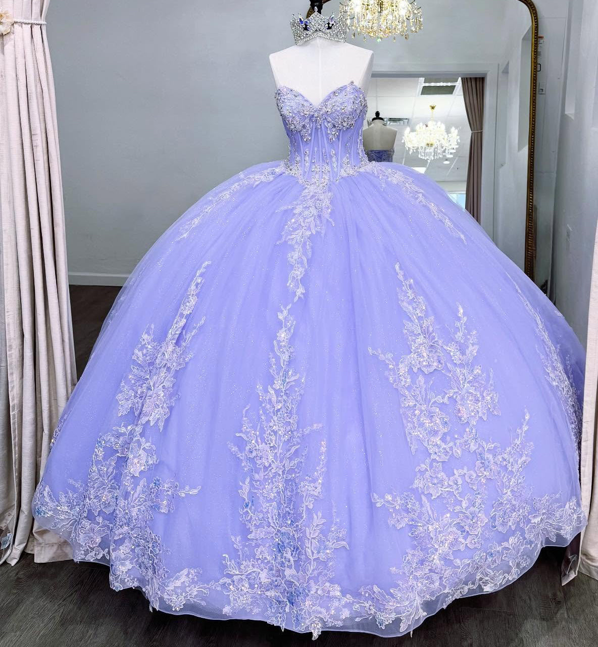 Tulle Lace Appliqued Lilac Quinceanera Dresses Strapless Party Gowns for Sweet 15 HE1295
