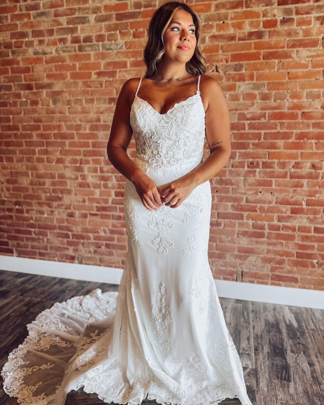 Women's Satin Lace Appliqued Wedding Dresses for Bride V Neck Wedding Gowns HE1424
