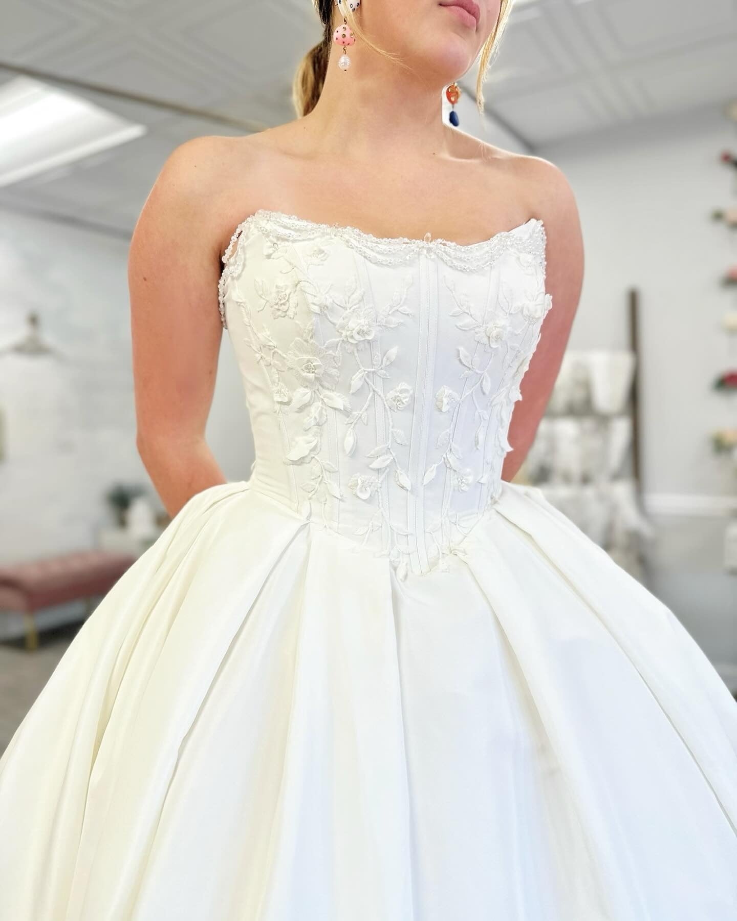 Strapless Satin A Line Wedding Dresses Sweetheart Bridal Wedding Gowns for Women HE1430