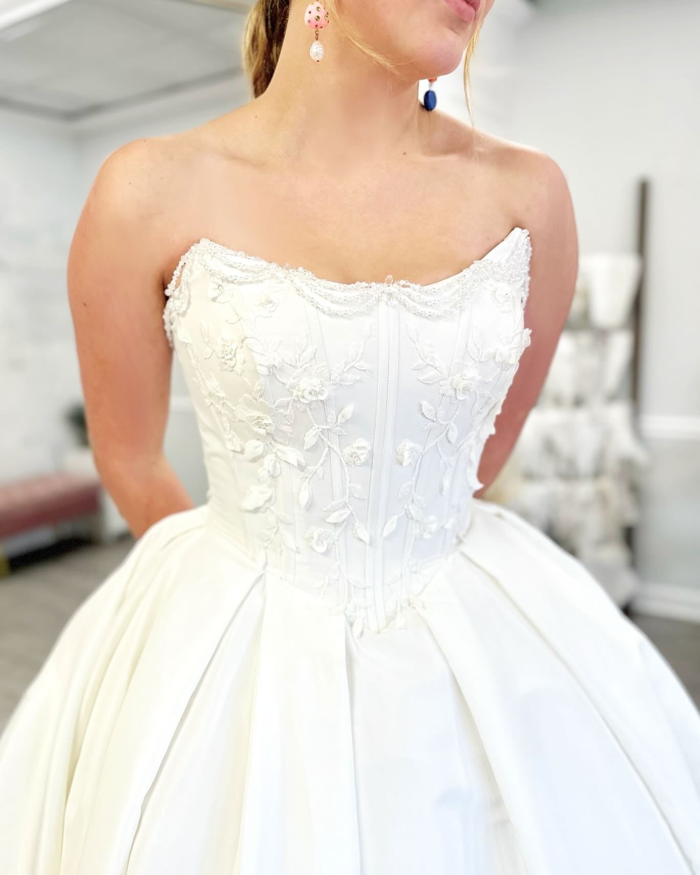 Strapless Satin A Line Wedding Dresses Sweetheart Bridal Wedding Gowns for Women HE1430