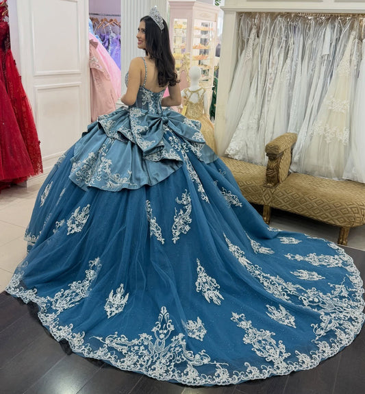 Glittery Tulle Appliqued Quinceanera Dresses V Neck Elegant Sweet 16 Party Gowns HE1401