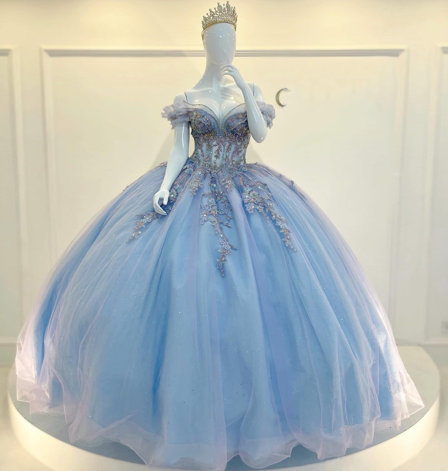 Off Shoulder Tulle Lace Appliqued Quinceanera Dresses Sweet 15 Princess Party Gowns HE1384