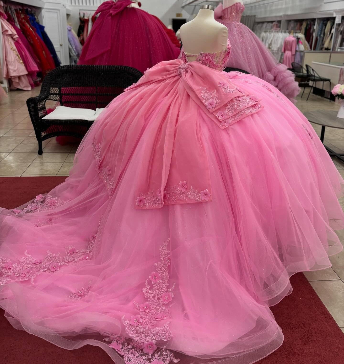Princess Lace Appliqued Pink Quinceanera Dresses Off Shoulder Sweet 15 Birthday Gown HE1393