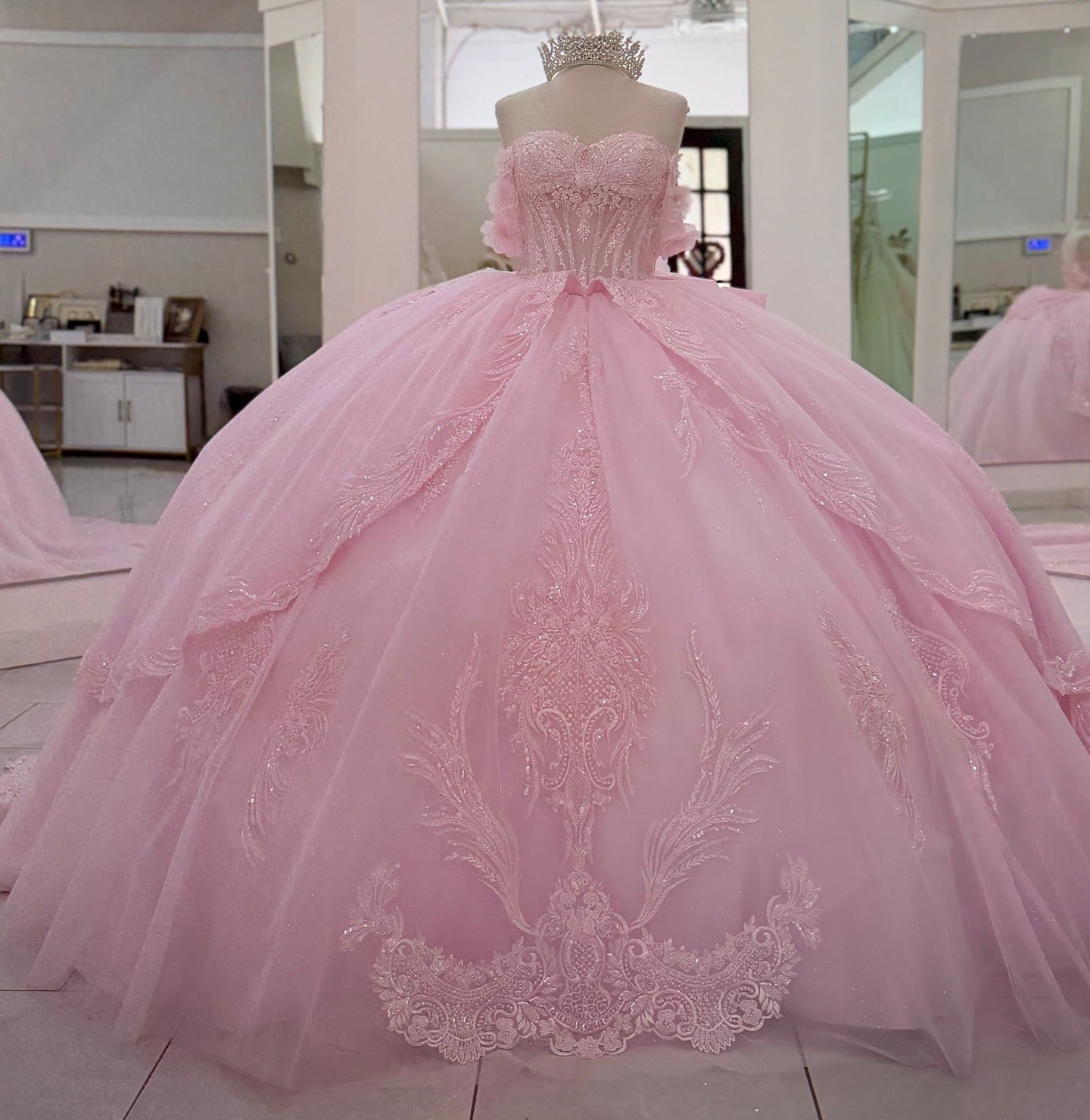 Princess Off Shoulder Pink Quinceanera Dresses Tulle Appliqued Birthday Gowns for Sweet 16 HE1361