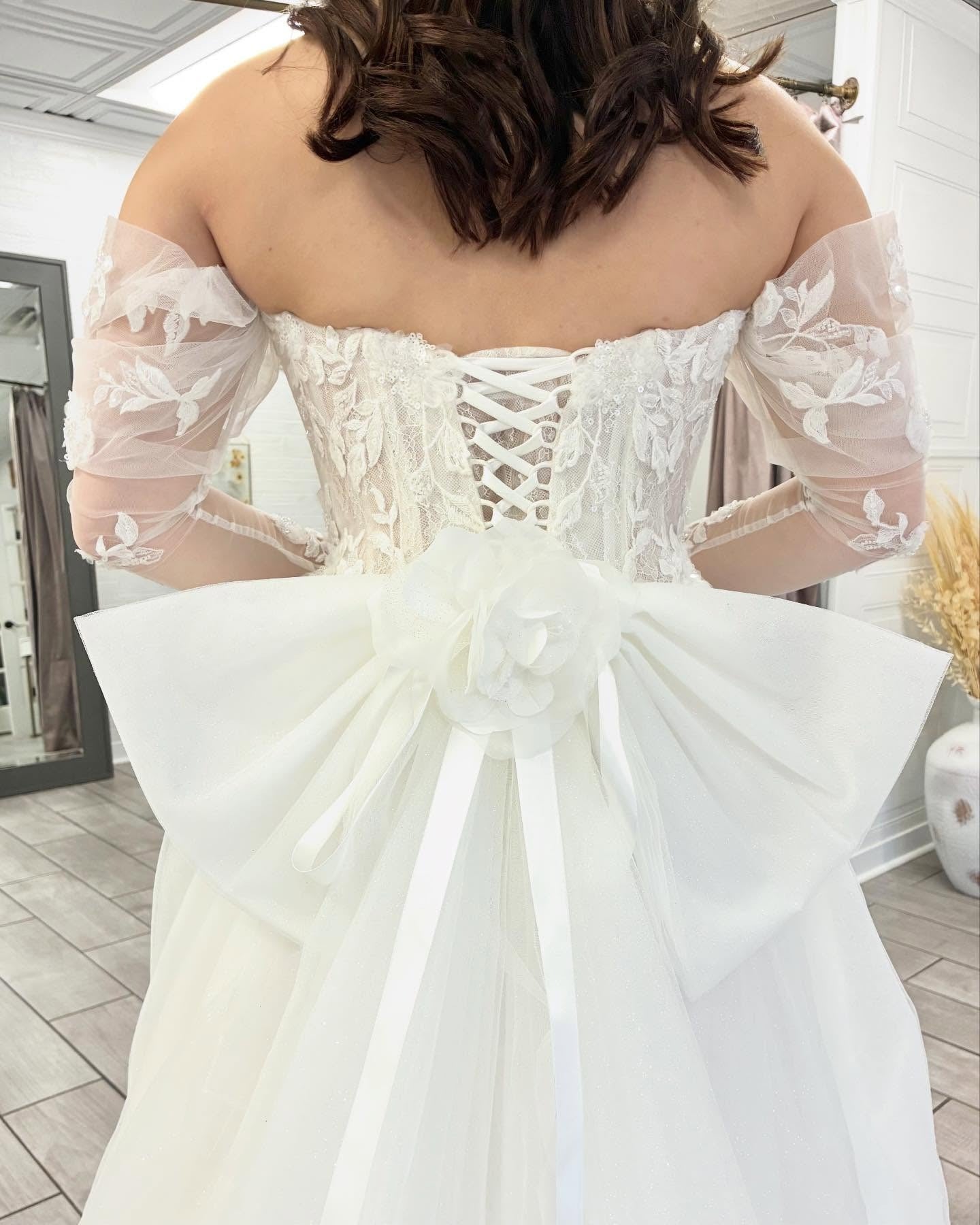 A Line Boho Wedding Dresses Tulle Lace Appliqued Long Sleeves Bridal Wedding Gown HE1437