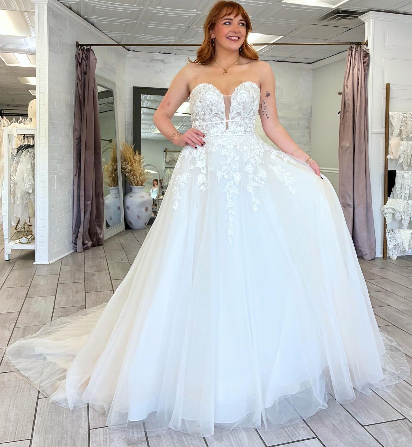 Sweetheart A Line Tulle Wedding Dresses Lace Appliqued Boho Bride Wedding Gown HE1431
