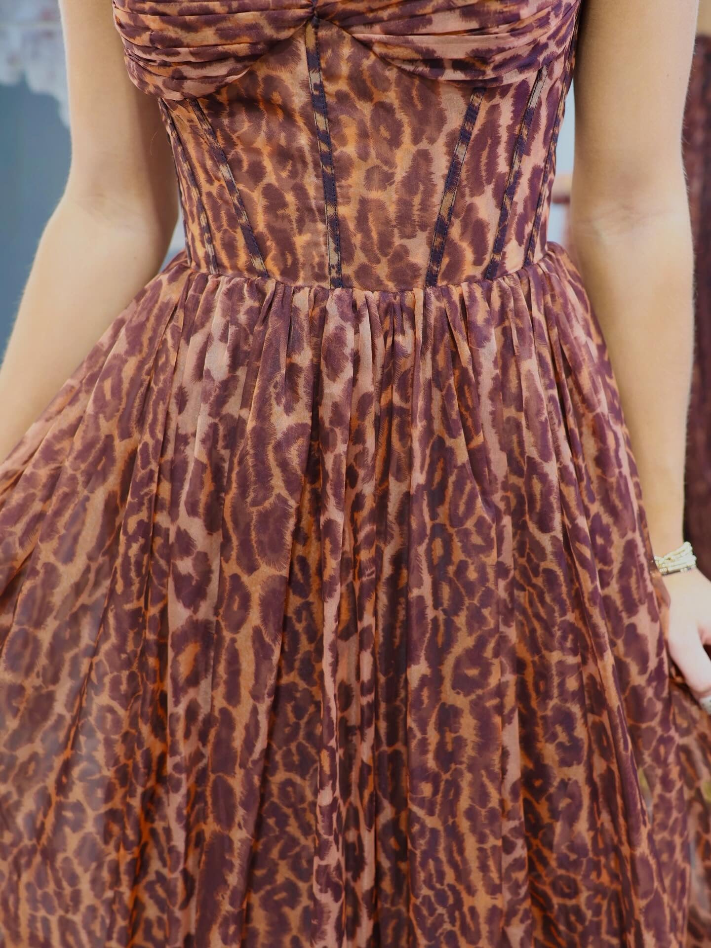 Vestido de noche largo de sirena con un hombro descubierto y lentejuelas brillantes, HE370