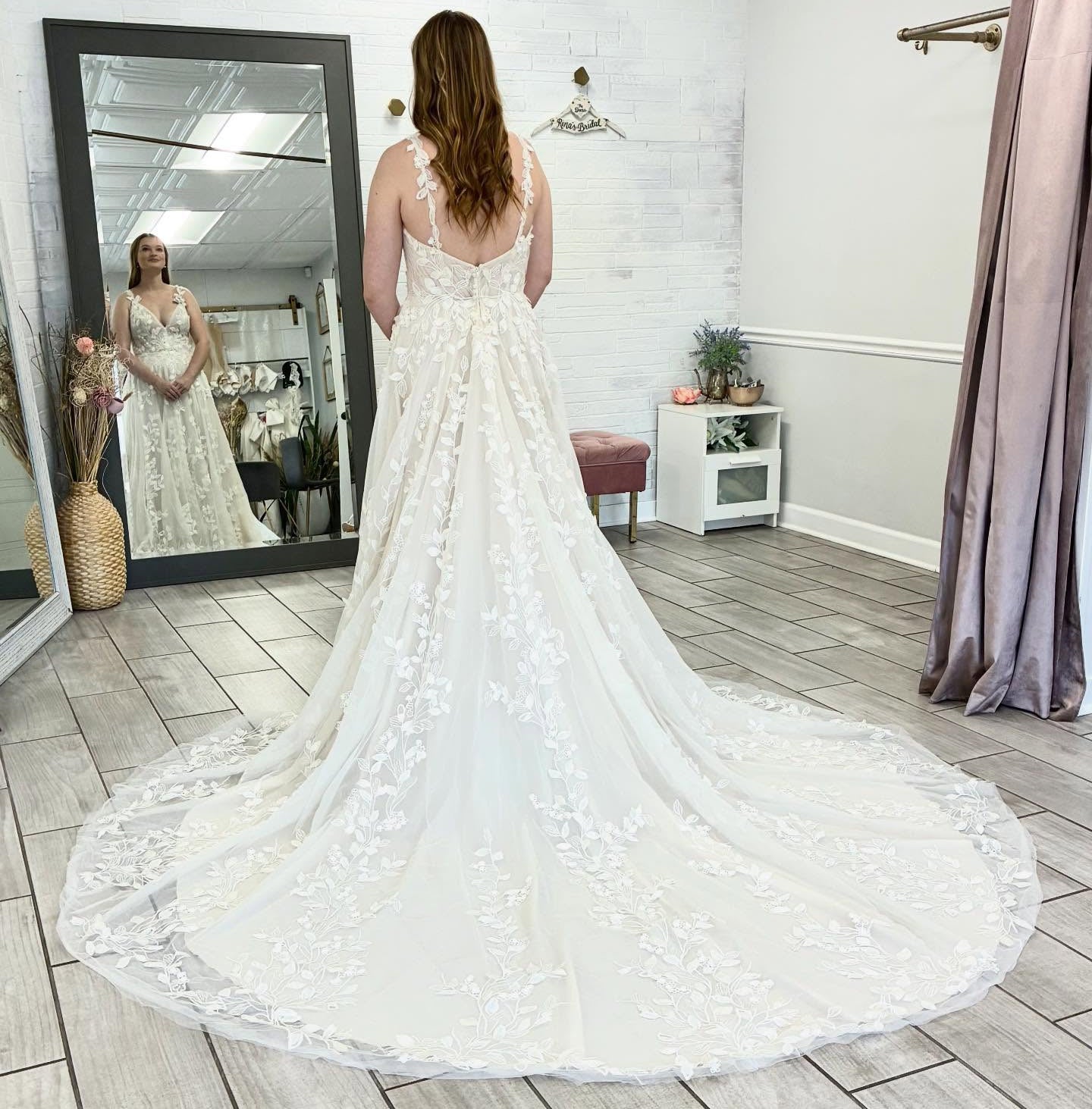 Elegant A Line Beach Tulle Wedding Dresses for Bride Lace Embroidery Wedding Gowns HE1433