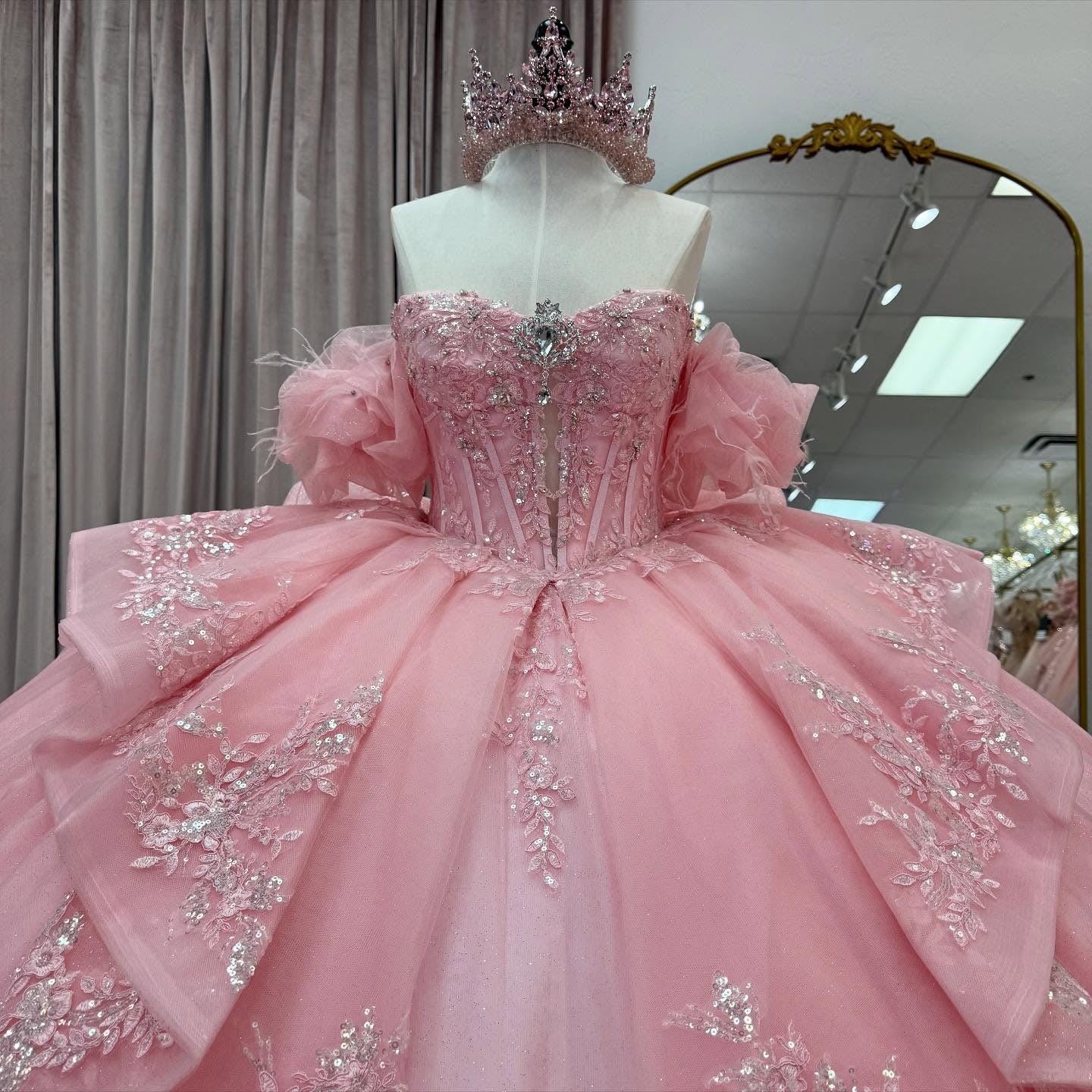 Tulle Lace Appliqued Pink Quinceanera Dresses Ball Gown Sweet 15 Birthday Gowns HE1301