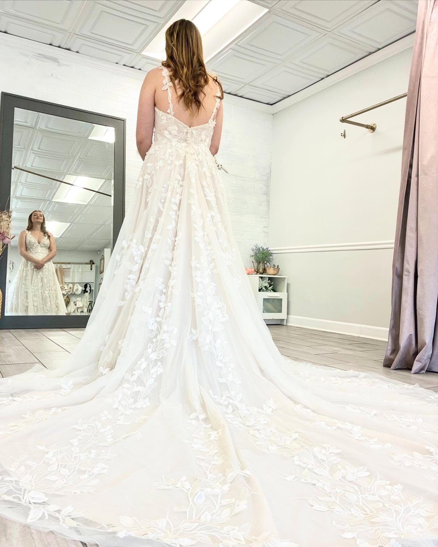Elegant A Line Beach Tulle Wedding Dresses for Bride Lace Embroidery Wedding Gowns HE1433