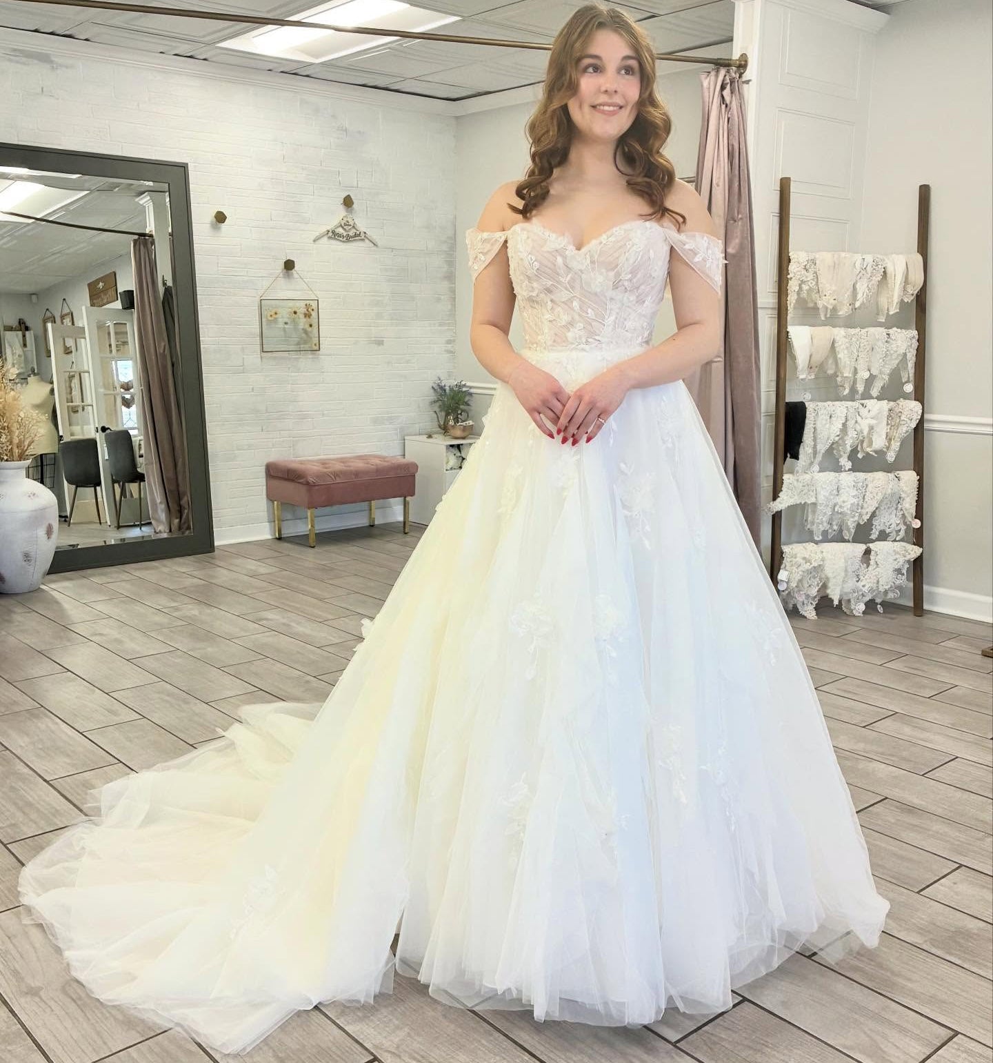 Women's Lace Off Shoulder Boho Wedding Dresses A Line Tulle Wedding Gowns HE1432