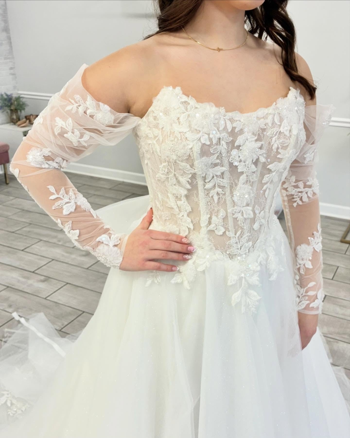 A Line Boho Wedding Dresses Tulle Lace Appliqued Long Sleeves Bridal Wedding Gown HE1437